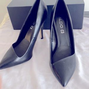 Ladies heeled shoes